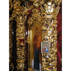 Прорезные колонны позолоченные